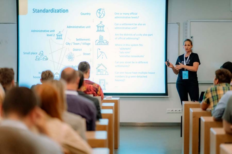 Püü esitamas ettekannet - andmete standardiseerimine